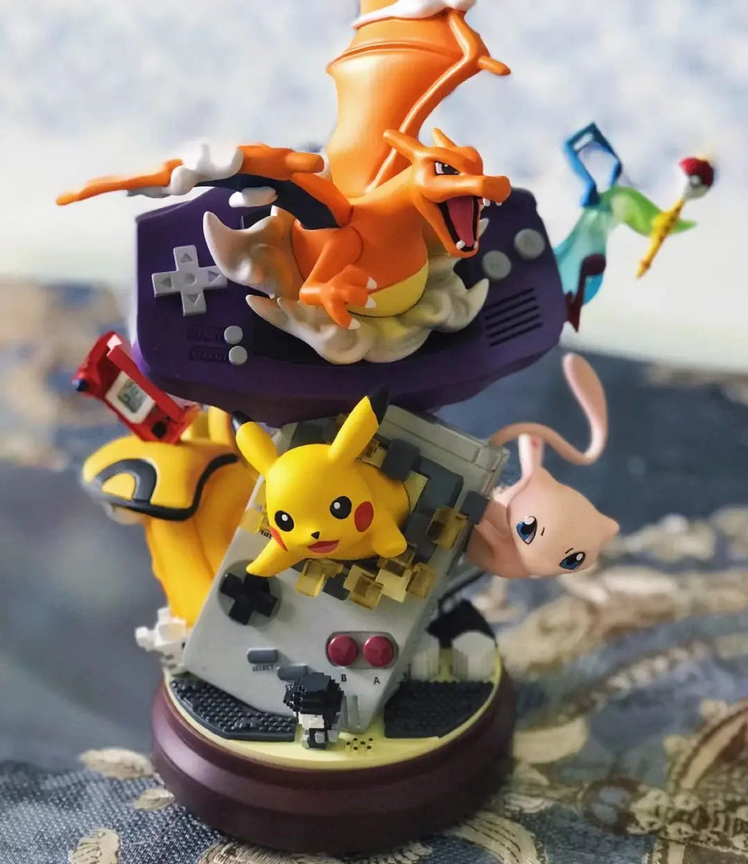 Pokémon Classic Gaming Diorama – Pikachu, Charizard & Mew Figure (20cm)