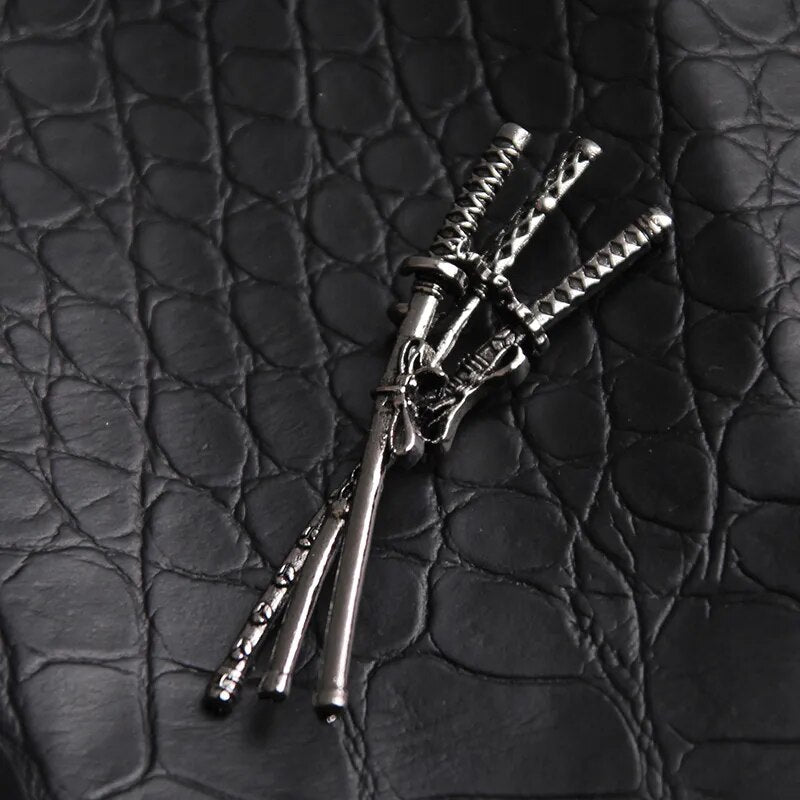 One Piece - Roronoa Zoro 3 Sword Necklace
