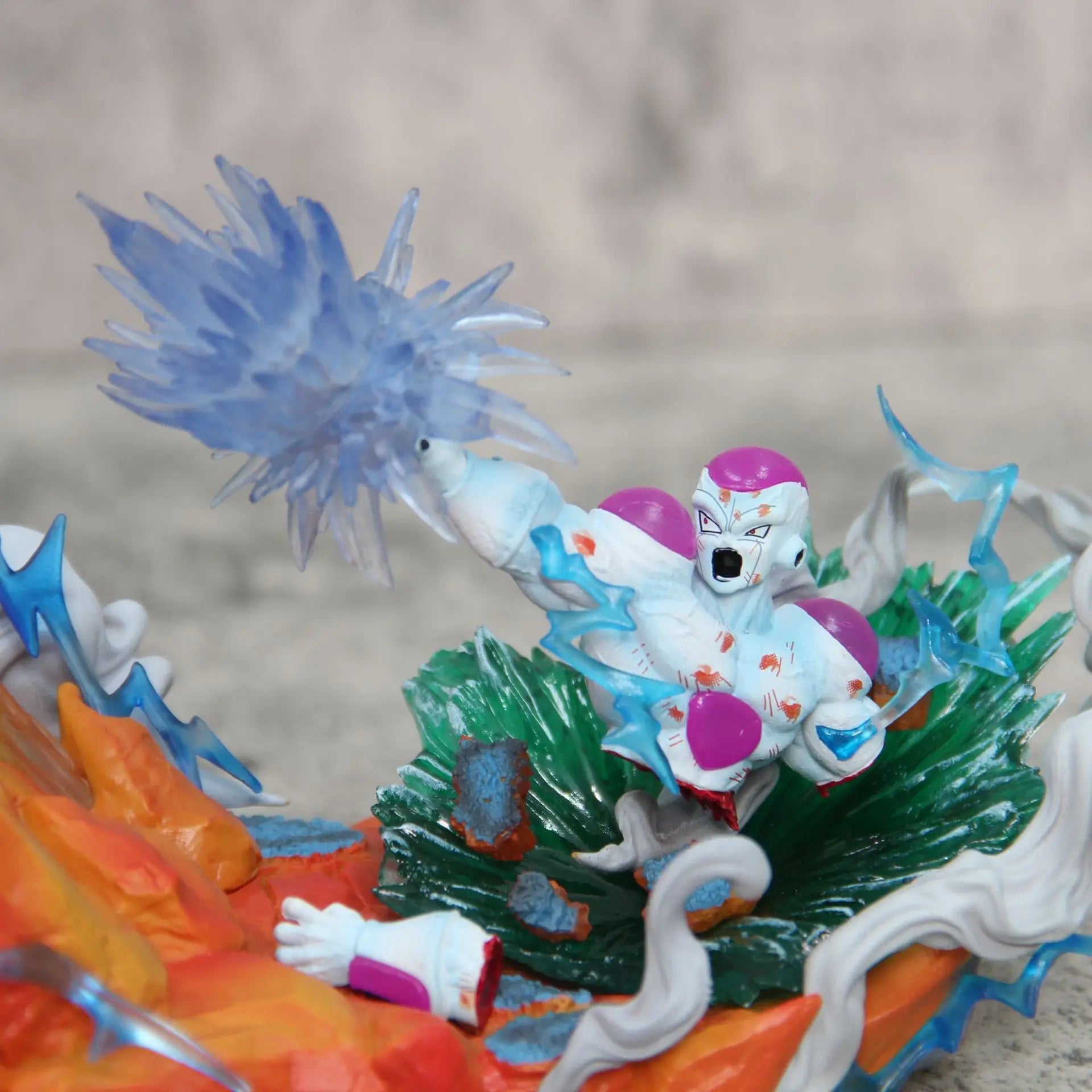 Super Saiyan Goku vs Frieza LED Battle Diorama Figure – 25cm