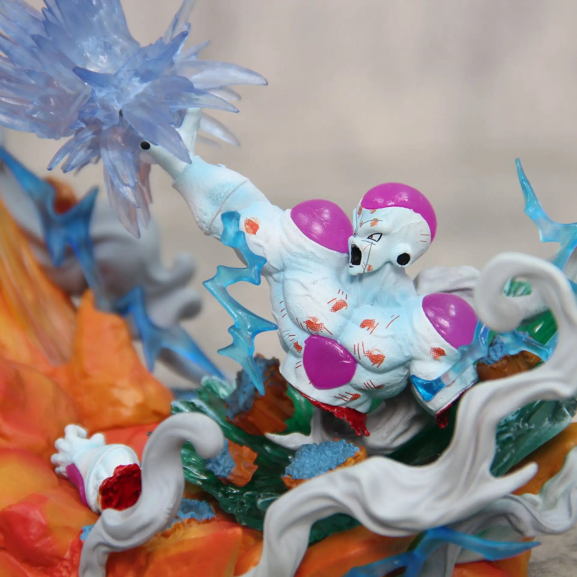 Super Saiyan Goku vs Frieza LED Battle Diorama Figure – 25cm