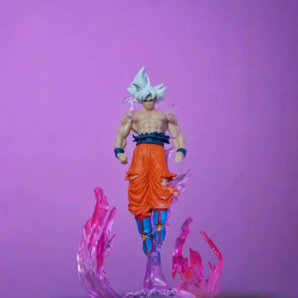 Dragon Ball Z – Ultra Instinct Goku LED Figure (24cm)