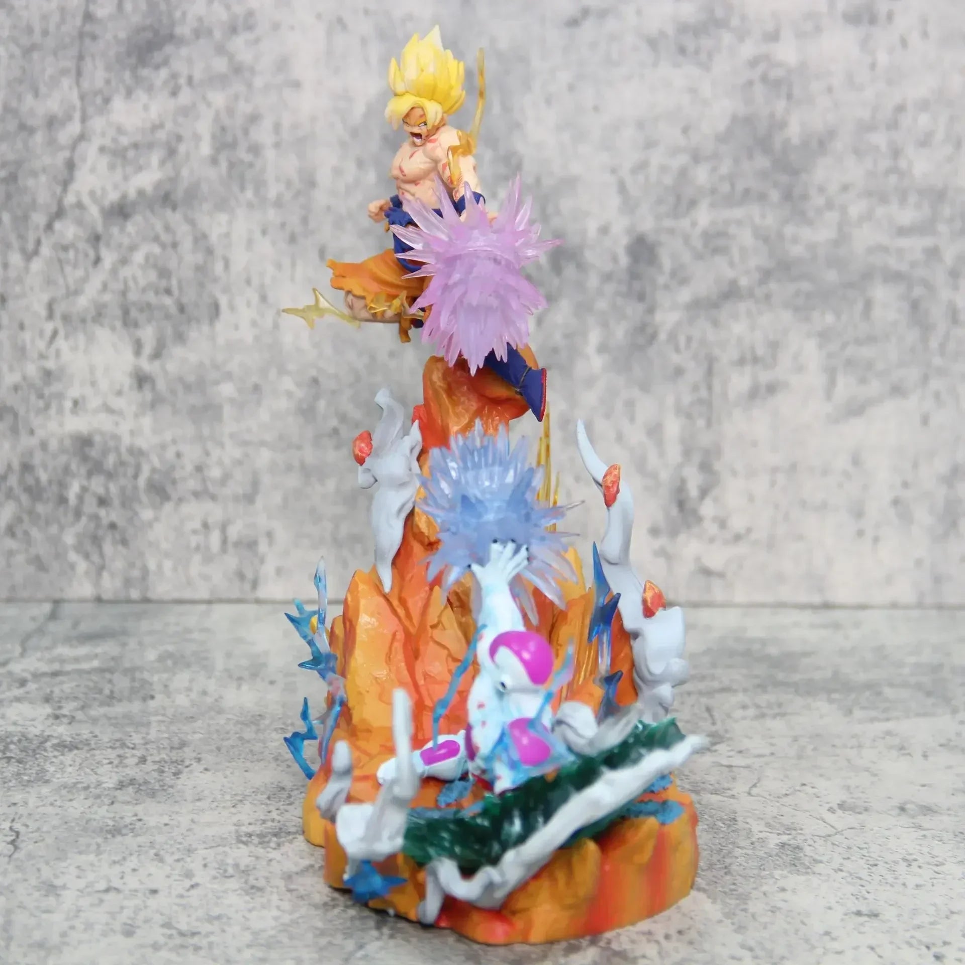 Super Saiyan Goku vs Frieza LED Battle Diorama Figure – 25cm