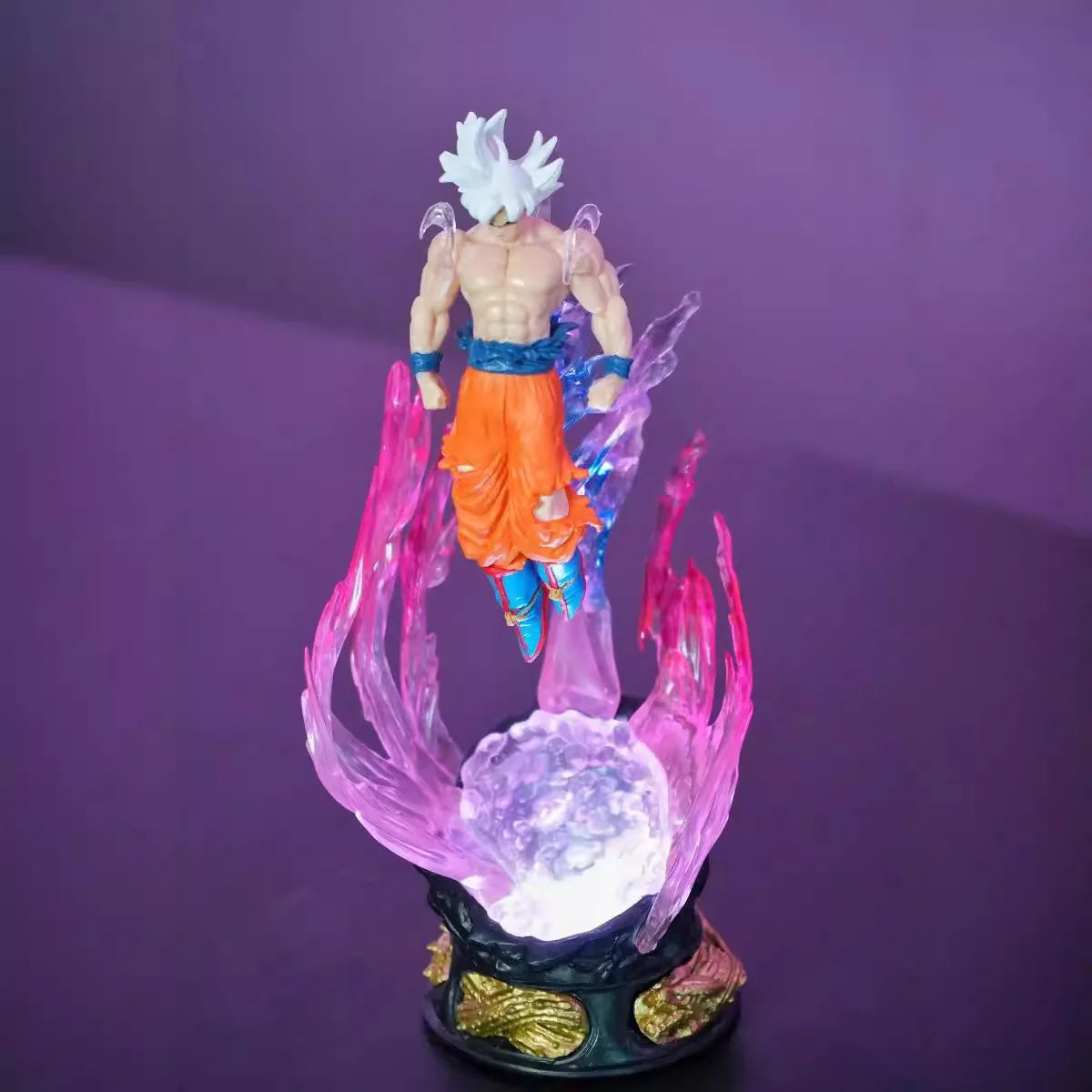 Dragon Ball Z – Ultra Instinct Goku LED Figure (24cm)