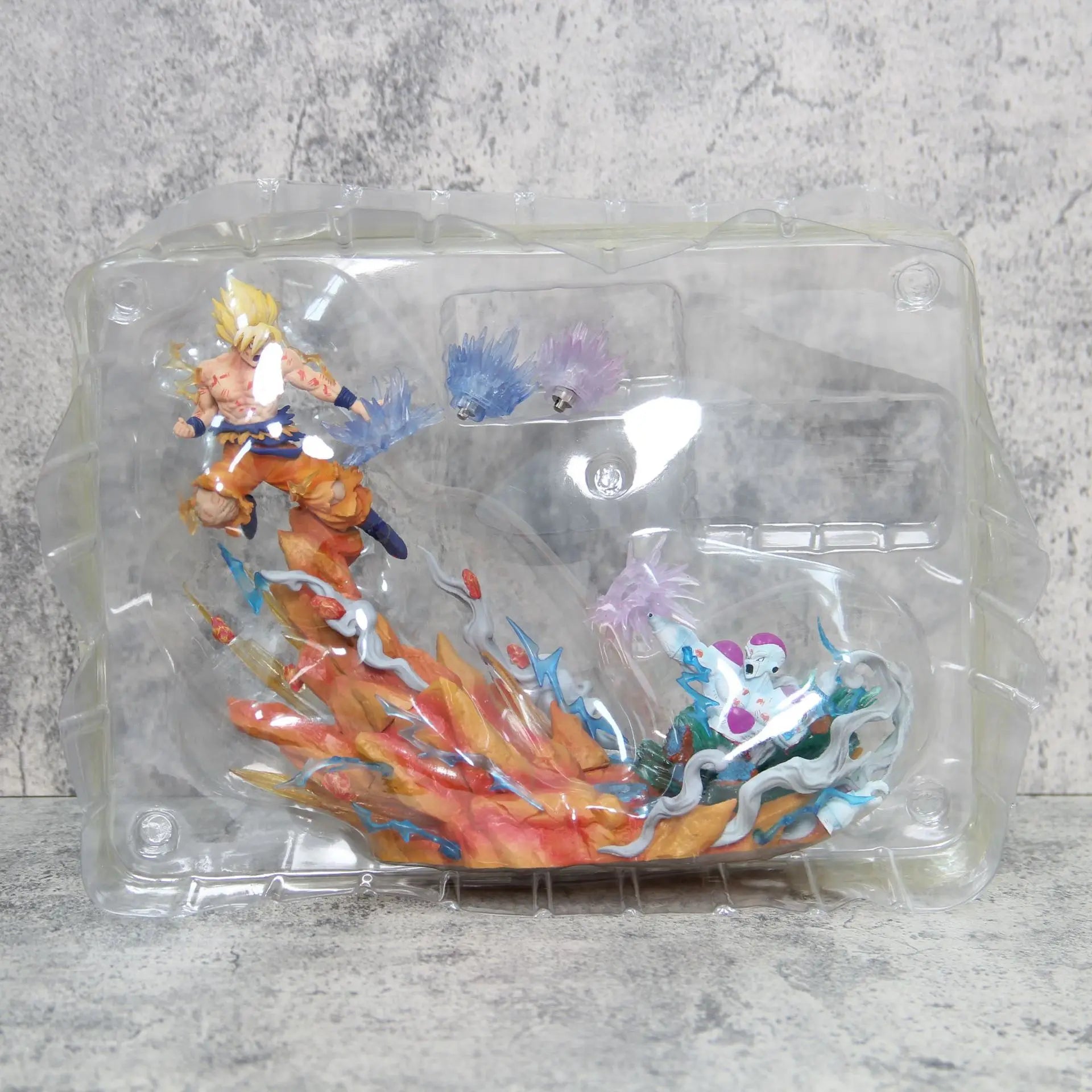 Super Saiyan Goku vs Frieza LED Battle Diorama Figure – 25cm